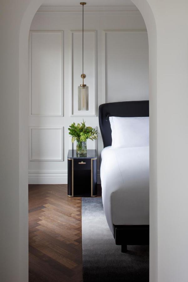 Junior King Suite with Balcony and View,1392585629:JPEG